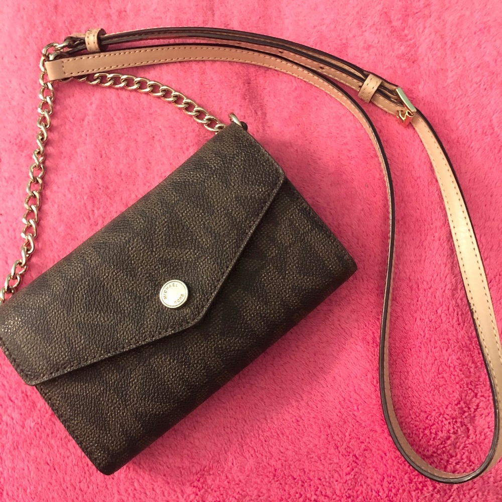 Michael Kors Crossbody Pouch
